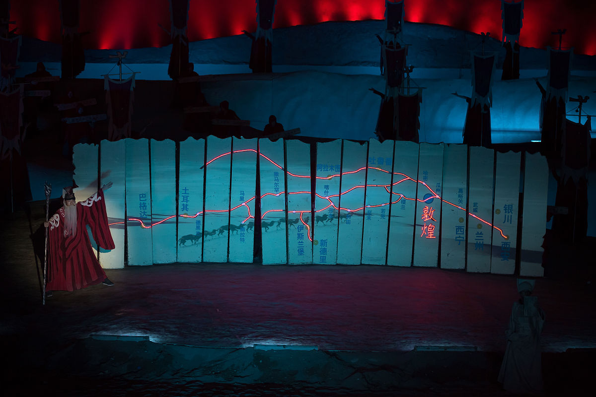 西西弗斯与镜子：一场关于恐惧和改变的舞台剧