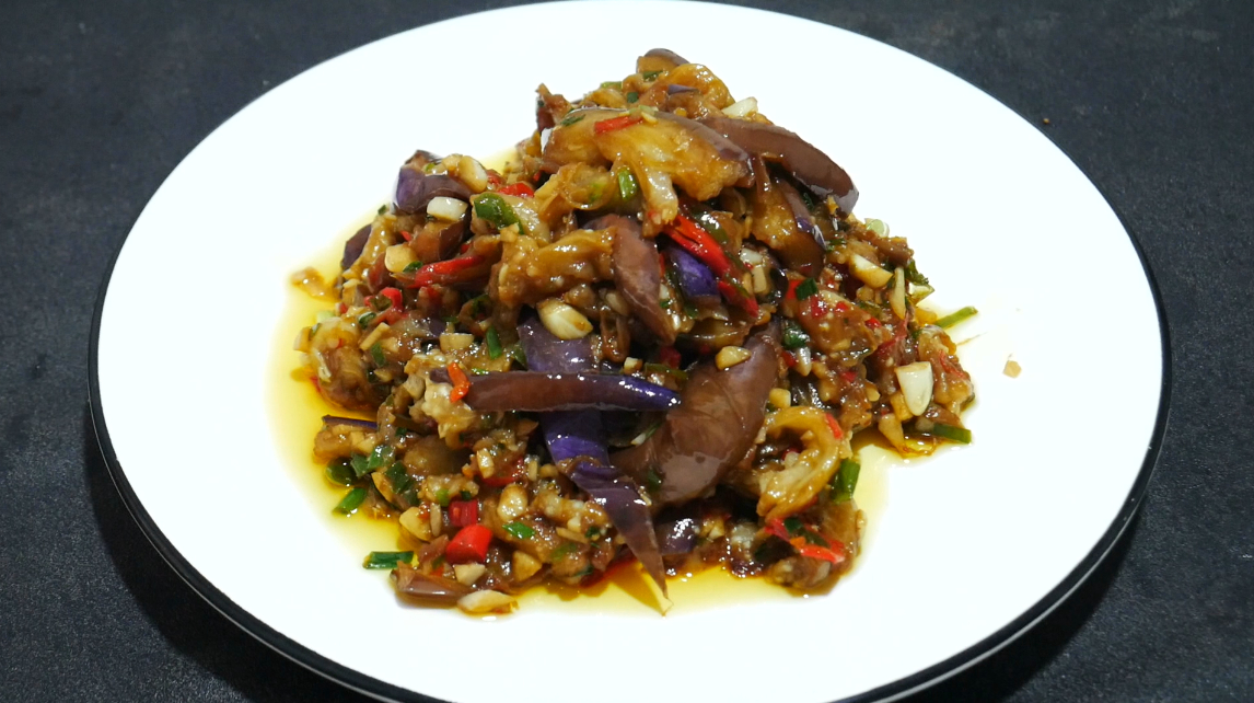 蒜蓉茄子这样做才好吃,无需蒸炸,做好的茄子闻着就口水直流