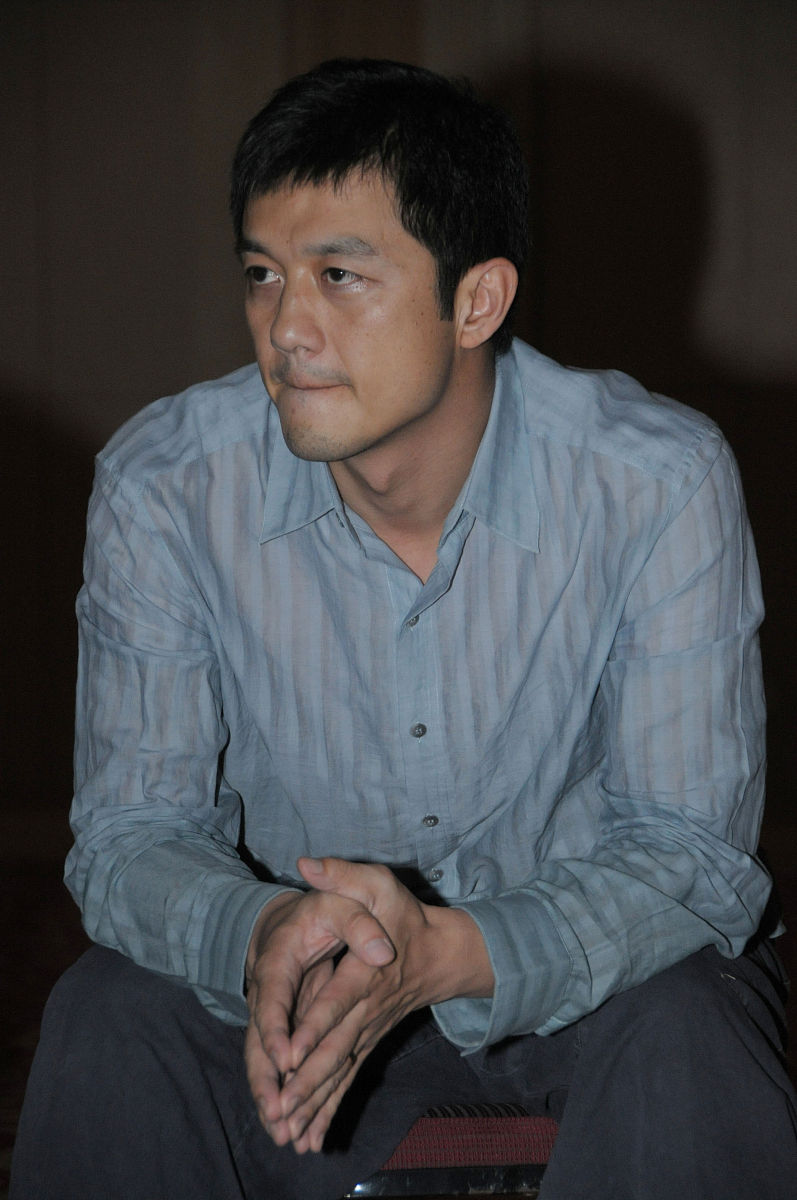 分享一部军事经典名著名篇的作文要求不少于一千字2活动方案与要求1必须阅读军事名家的经典著作2必须将其思想理论或观点与今天的现实结合思考3读书笔记照抄取消课程成绩。 经典著作名称： 我认为精彩的思想与观点： 对指导今天的国防建设实践和做好军事斗争准备有何价值？也可从其他角度去谈要立足今天的现实或展望未来战争的发展趋势