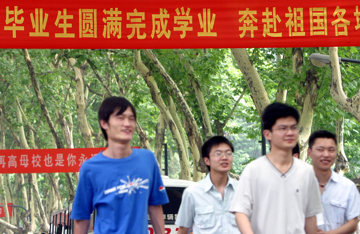 根据论文题目：新时代大学生劳动教育价值引领作用研究具体分析劳动教育缺乏科学性和系统性的表现