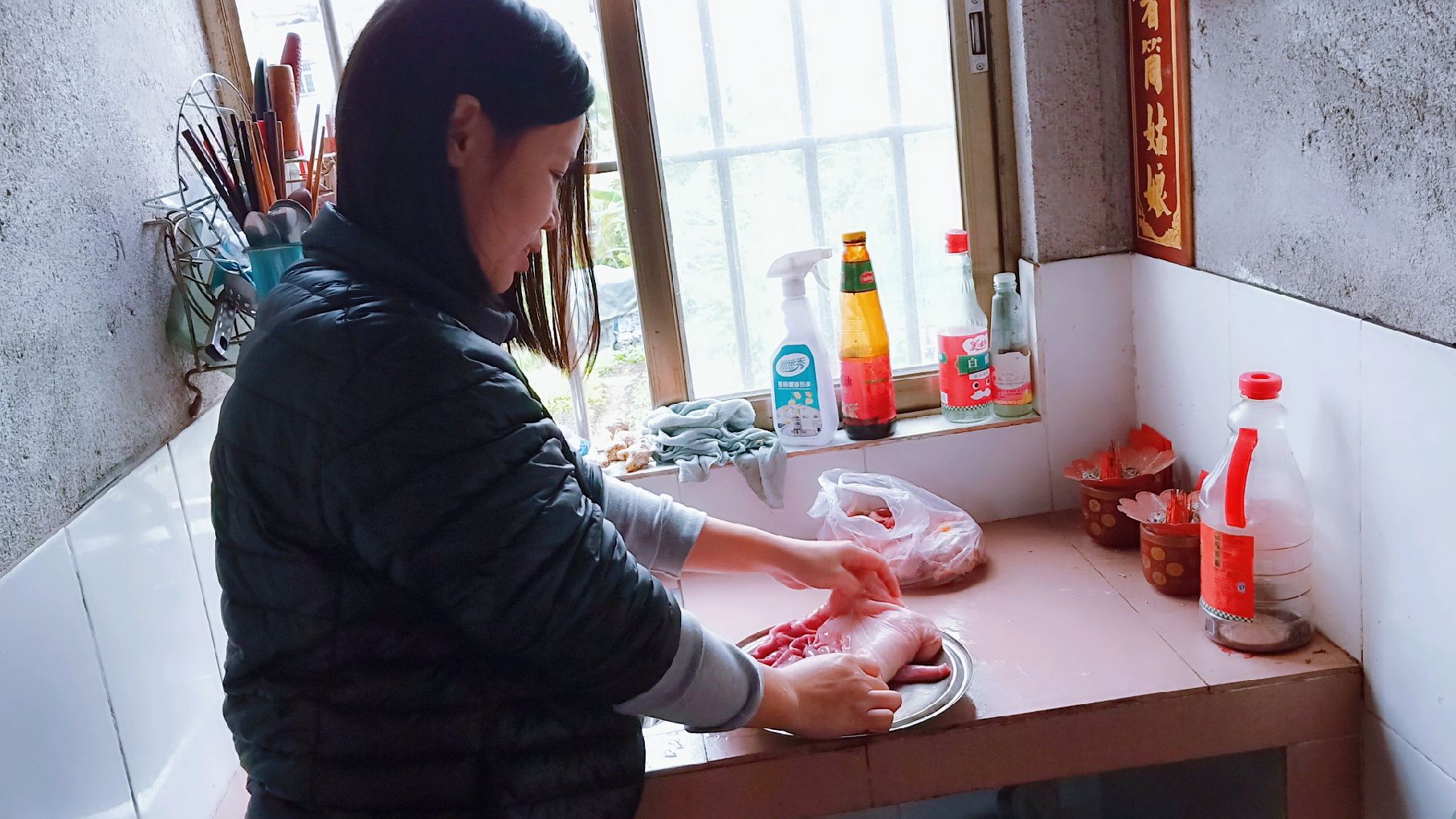 广东中山妹妹,亲手做一道猪肚煲鸡给哥哥品尝,味道鲜美