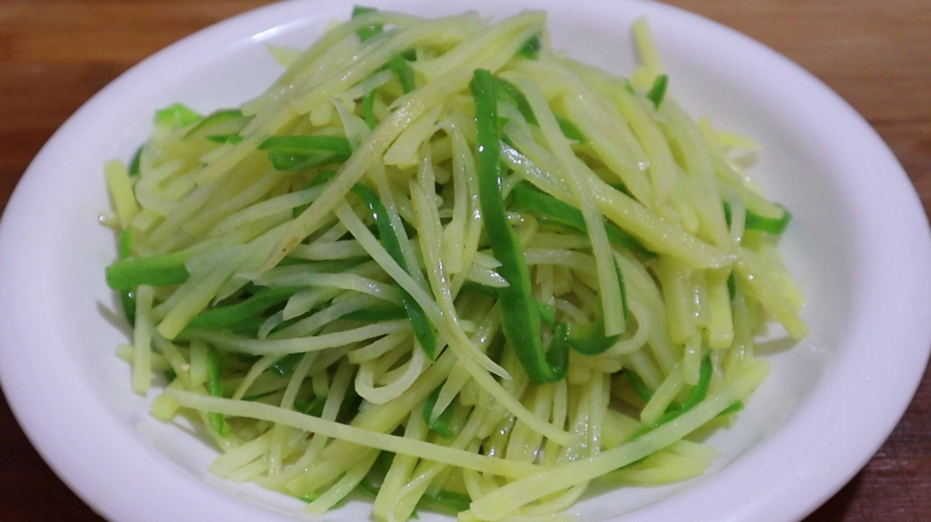 这才是炒土豆丝正确做法,清脆爽口不粘锅,出锅比吃肉还香