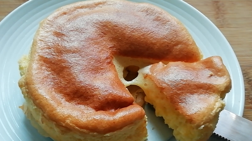 教你制作蜂蜜爆浆蛋糕,只需要4种原材料,简单好操作,做法详细