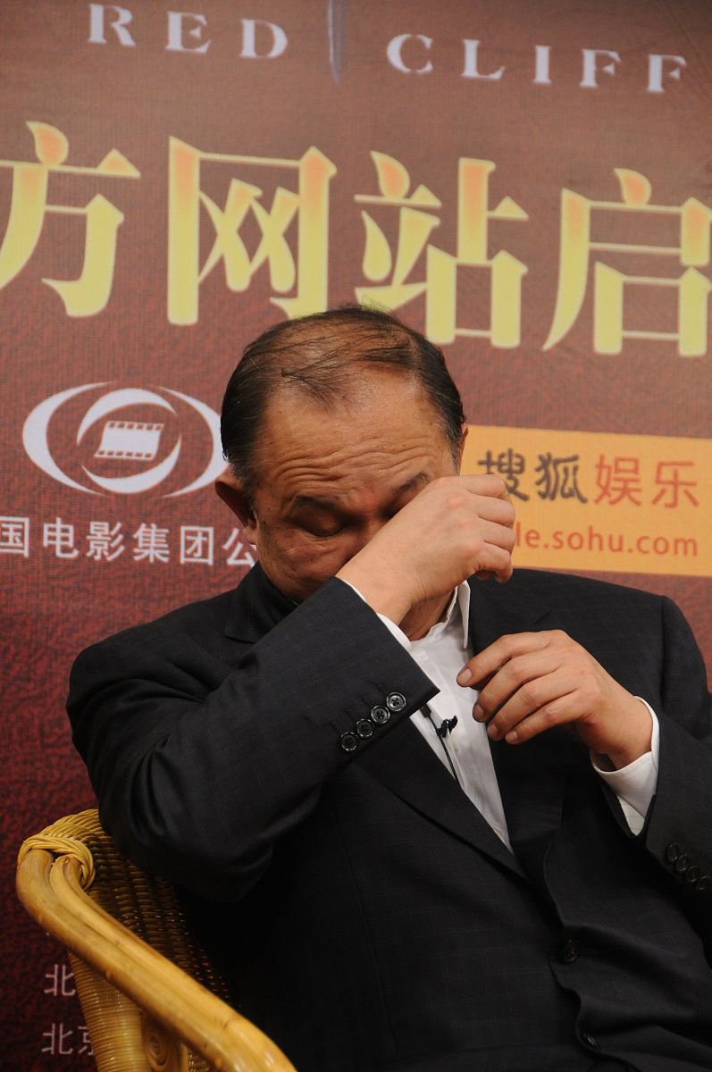 2008年4月23日,北京,电影《赤壁》官网的启动仪式举行.  吴宇森累了++