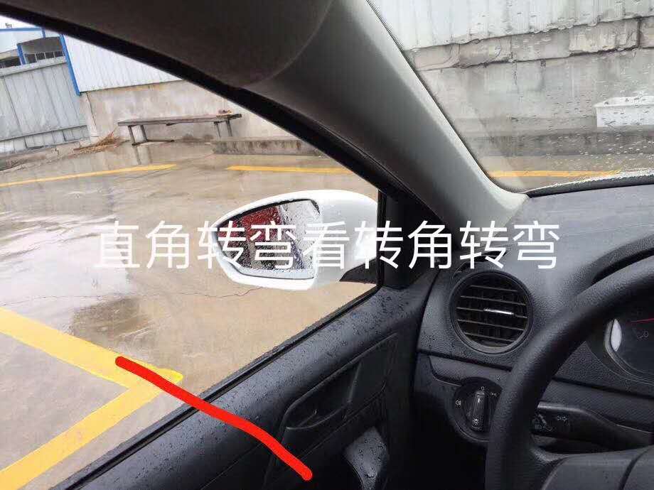 科目二被称为小路考,想要通过考试,五个项目必须顺利完成,每个项目的细节都很多,只有掌握了各项的对策,考试才能一把过,下面小编给大家整下来五项的细节点,供大家参考! 倒车入库 倒车入库是科二最难的一项,也是挂科率较高的一项,要求学员掌握好离合器的控制,方向盘的打法,从后视镜获取各个点。 考试难点:离合器控制不好,看错点位、车轮压线、不按规定路线行驶、倒库时间超过210s 操作技巧 1、进入考试区域后 ,调正车身,在倒库时注意车身与入库角30cm边距,入库后,车身与边线平行回正方向 2、出库时,车身不正的微
