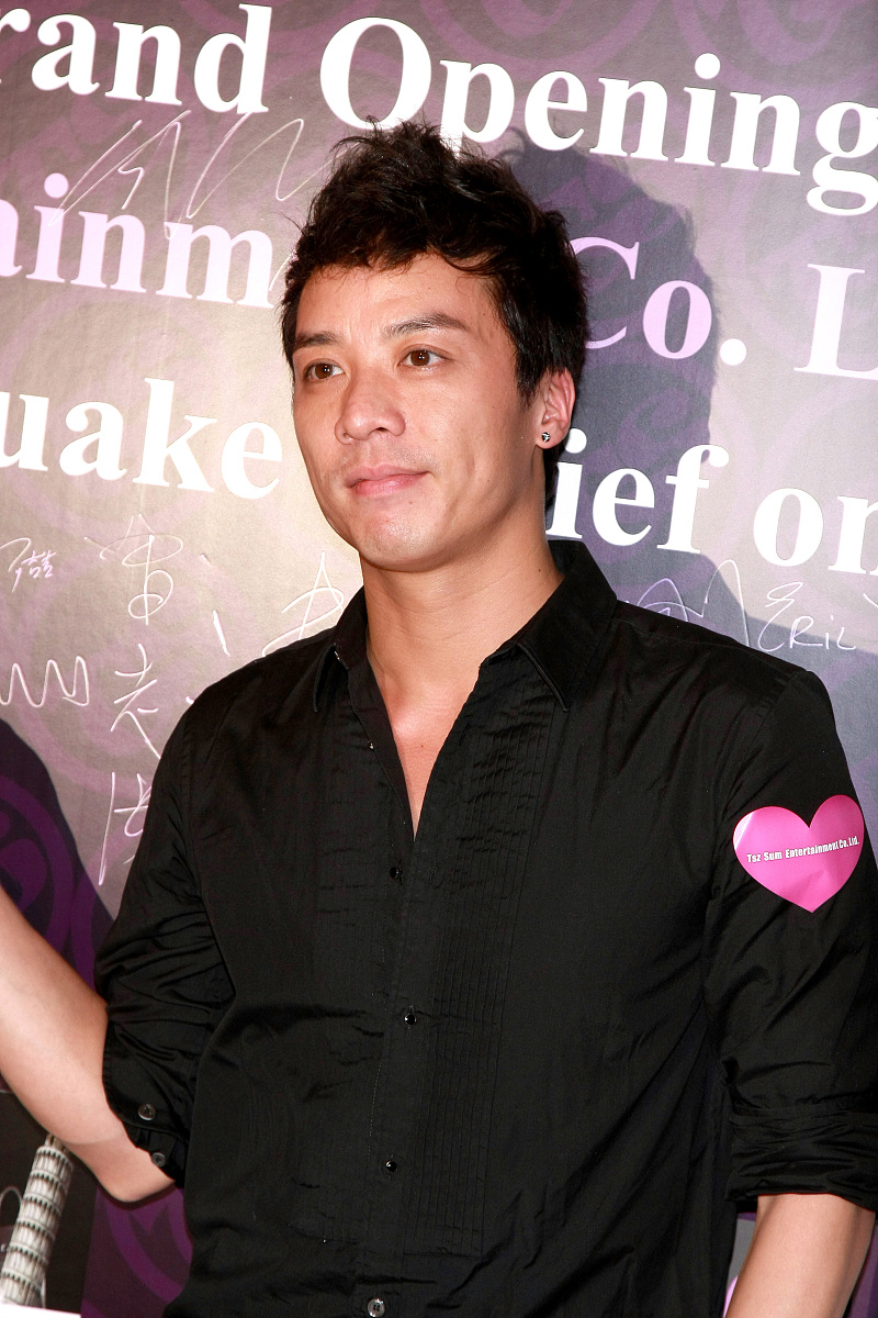 2010年5月7日,香港,某娱乐公司举行开幕酒会.***_***+++_+++开幕,酒会