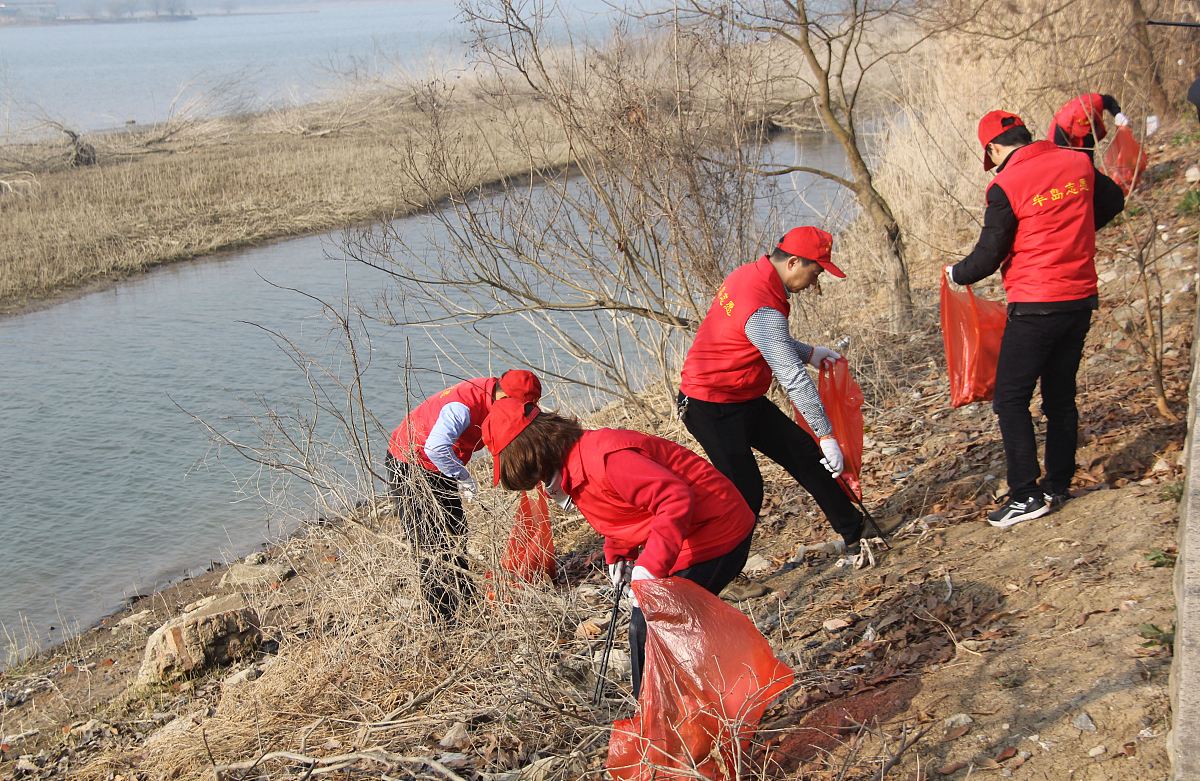 日本HIFU TIME脂质体高浓度维生素C1000mg包 ①高稳定性双重脂质体粉末VC耐胃酸 ②细胞膜渗透吸收高持续时间长 ③特别添加橙皮苷促进VC吸收利用 ④日本多家美容机构销售采用回购口碑好 产品服用方法 每包4g含有1000mg维生素C粉末颗粒加工可以直接吞服酸味少。 也可以加到茶果汁里面携带服用方便。请根据以上给出的内容选取其中几点做一个200字左右的好物分享口播文稿需要软植入不要过于广告