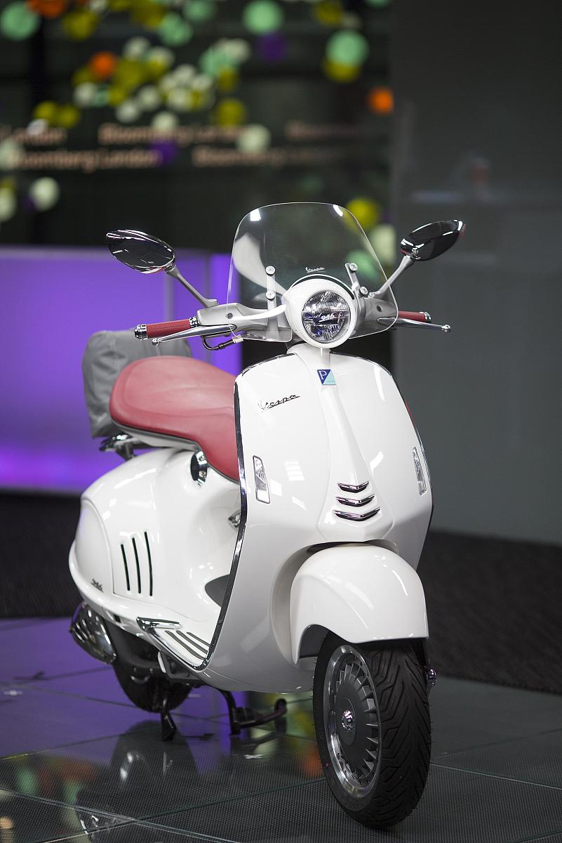 Vespa 复古踏板摩托车：经典与现代的完美融合