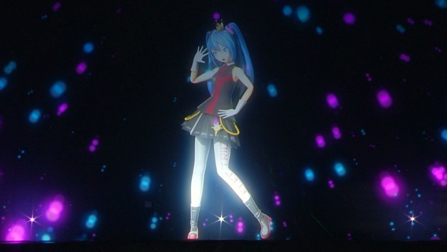 [图]初音以全息投影的方式现身演唱会