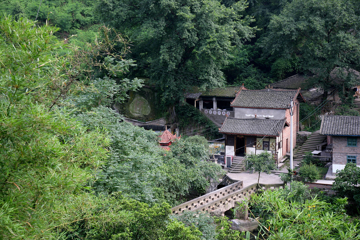 写一首表达宁静情绪的中文古典歌曲歌曲表达的主题为独立歌词结构为verse1、verse2、Pre-Chorus1、chorus1、chorus2、verse3、verse4、chorus3、Bridge1、chorus4并确保chorus1、chorus2、chorus3、chorus4、verse5、Pre-Chorus2、chorus5、Bridge2、歌词不重复每段歌词结尾使用中文neye类