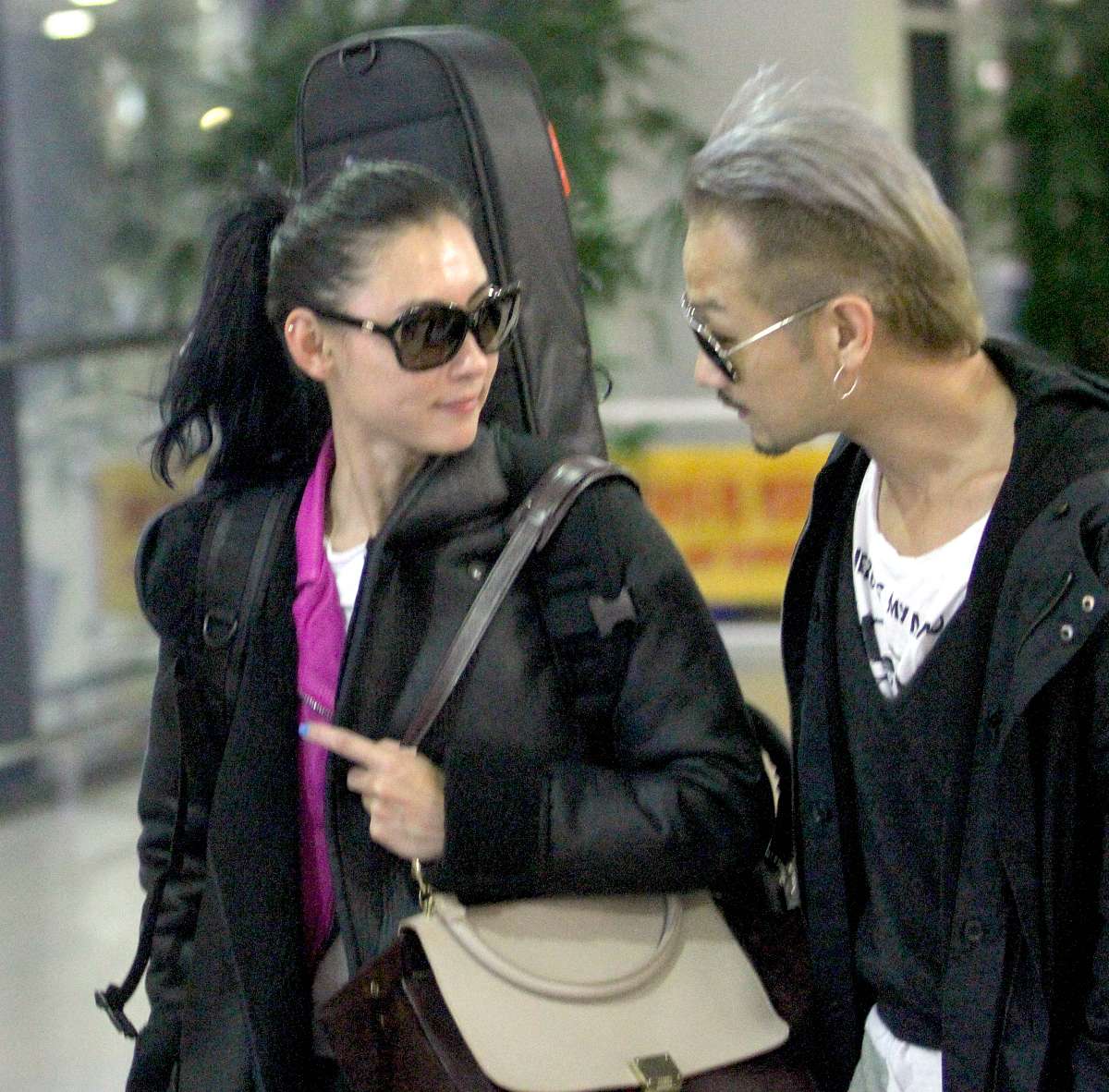 请你以张柏芝领证新欢曾霸占李小冉四年谢贤只能无奈认可!为题写一篇1600字的文章