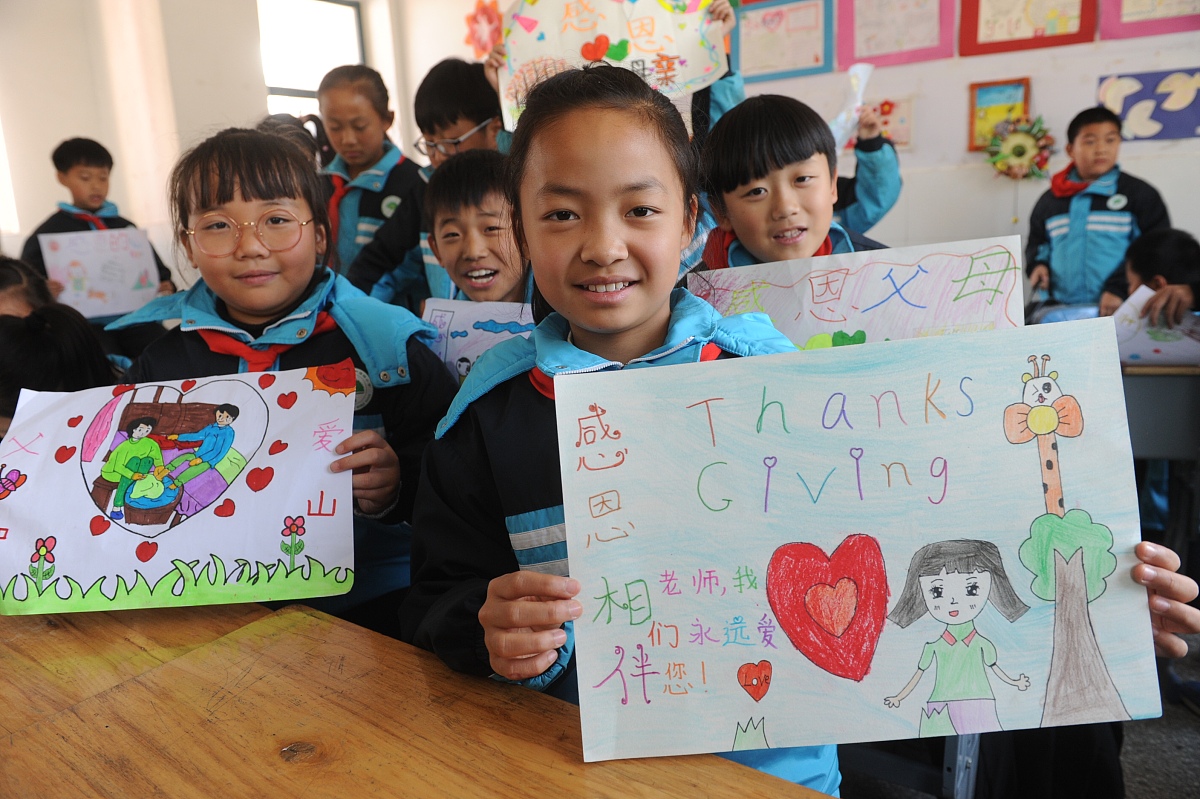 大班语言《幸福时光》结合目标：1．能围绕话题清楚地介绍自己成长过程中的幸福时光。2 感受他人对自己成长的关爱和帮助表达感恩和留恋之情。 提供材料：幼儿出生及在家、在幼儿园三年生活照片为主从老师的角度出发 写一篇4000字的教学反思