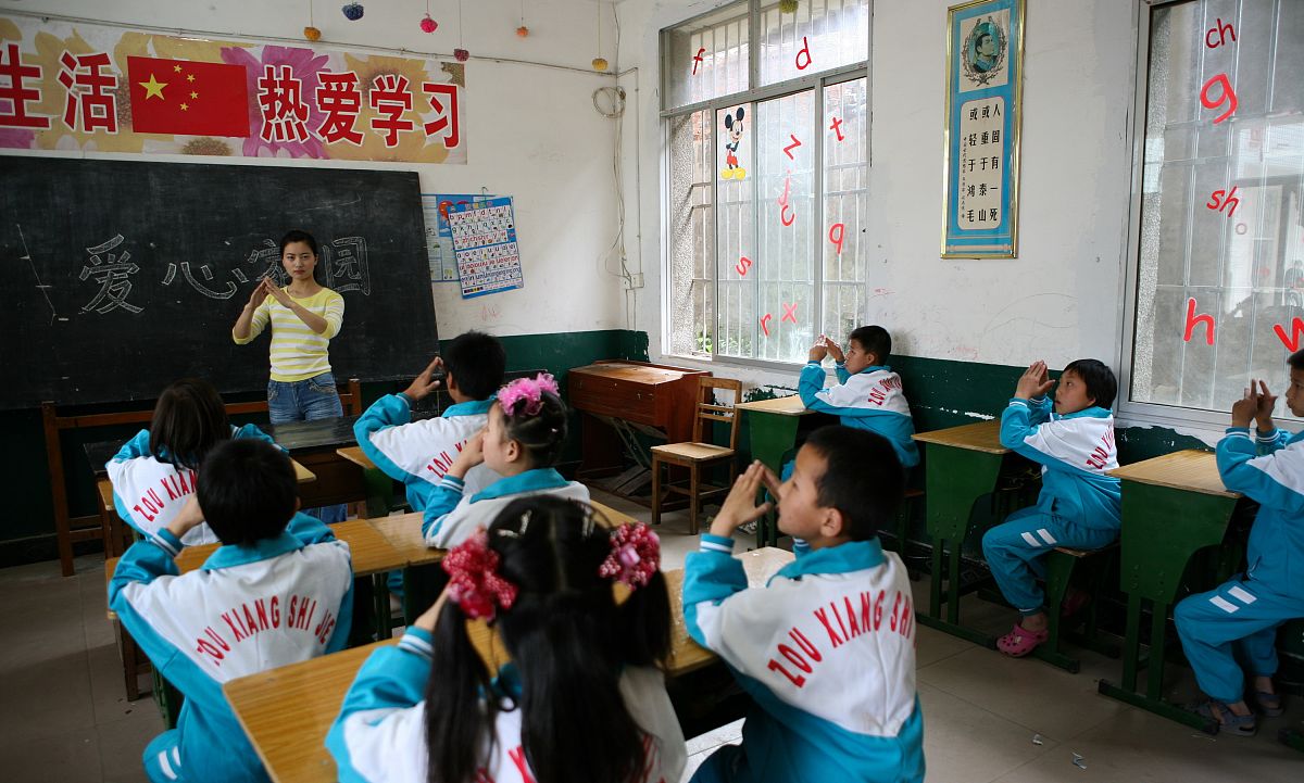 2009年5月7日,灾后重建,构建爱心家园.  +++_+++女老师,地震,地震,灾