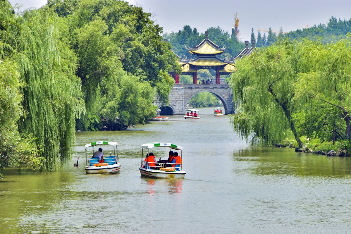 2019年6月24日,位于江苏省扬州市的瘦西湖景区,总面积2000亩,水上面积