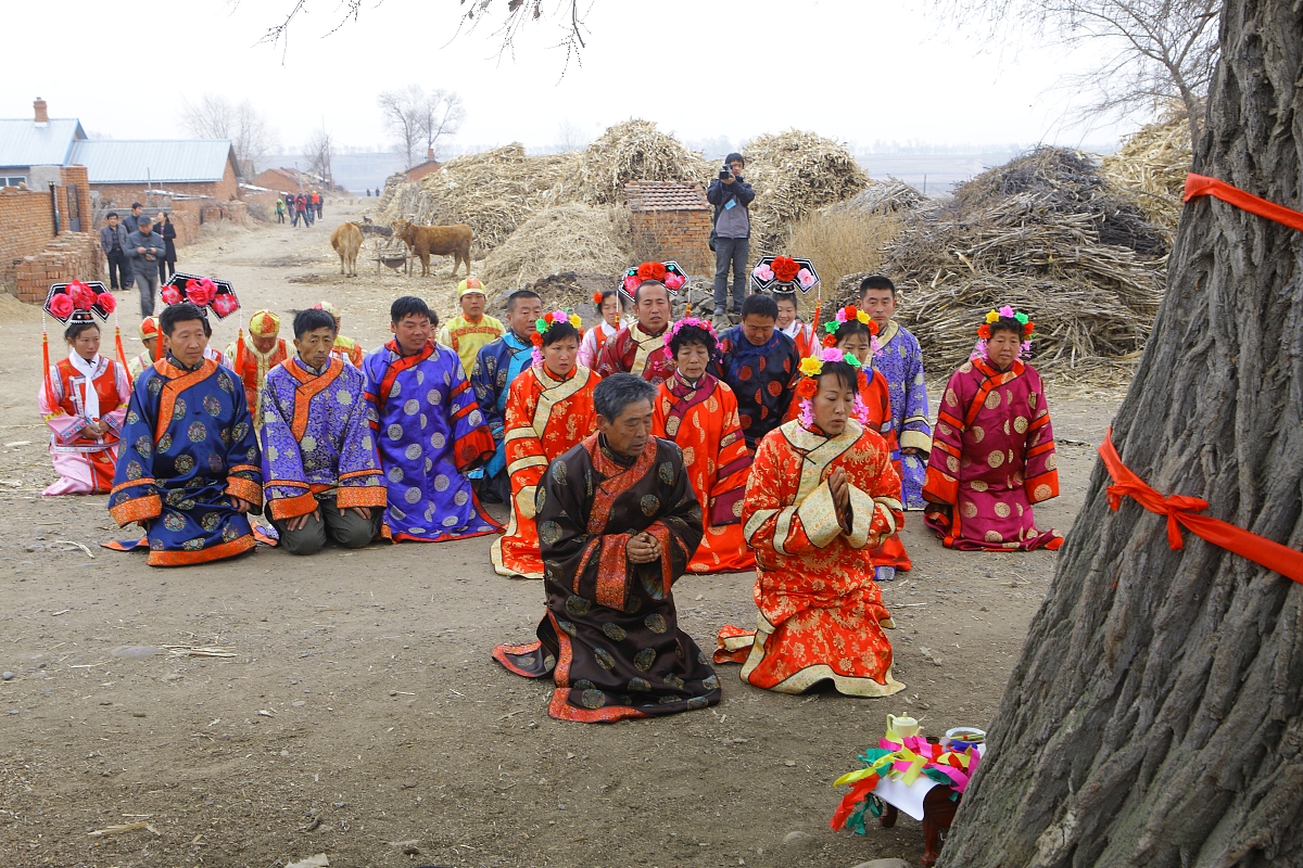 ***_***2010年11月12日,牡丹江小依兰岗村村,满族祭祖,祭拜老神树的查