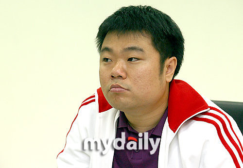 2009年11月8日,韩国著名搞笑艺人郑钟哲被确诊患上了h1n1流感.***_***