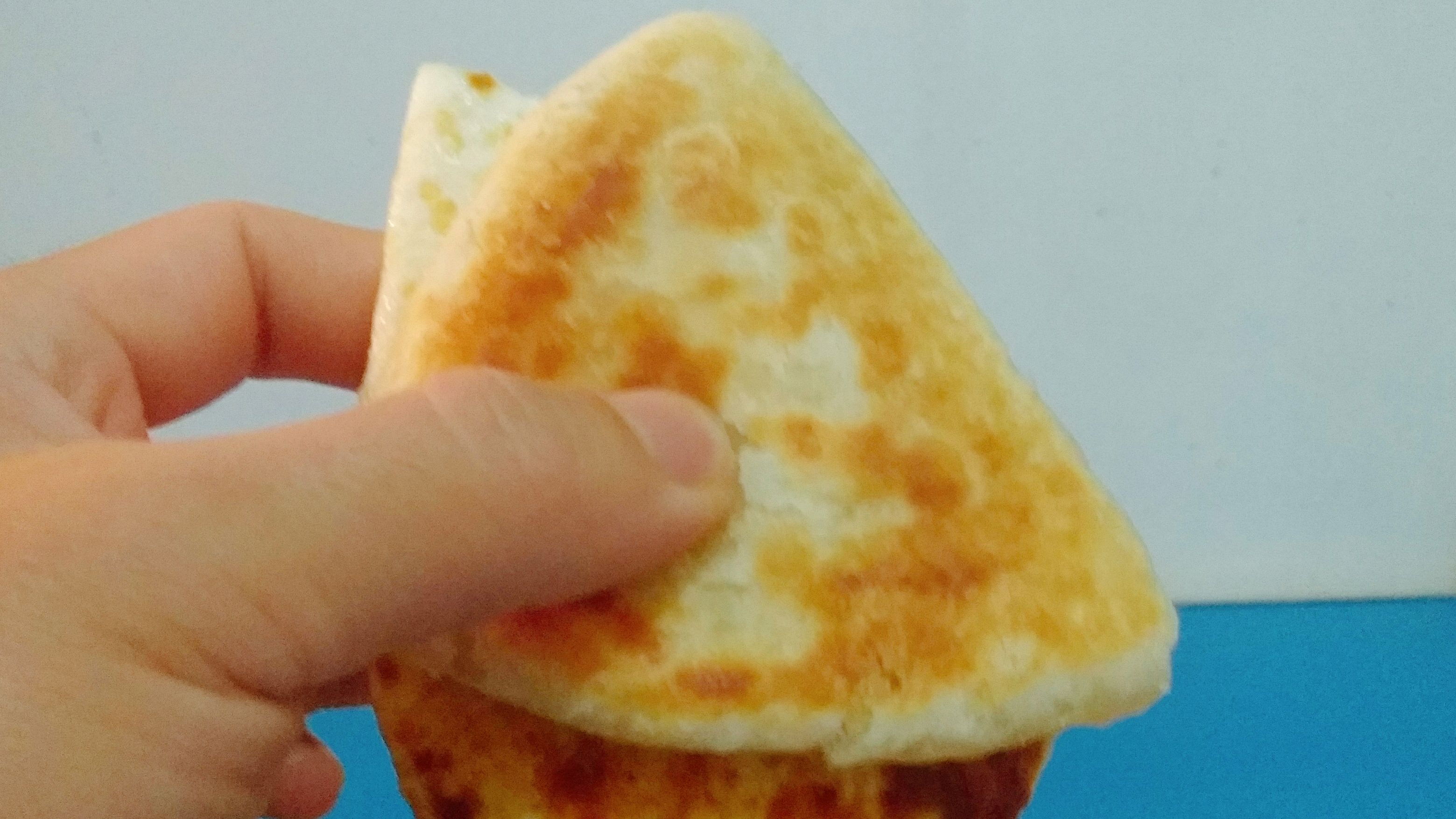 面点师傅分享烧饼加鸡蛋的家庭做法,做法简单外皮酥脆味道好。