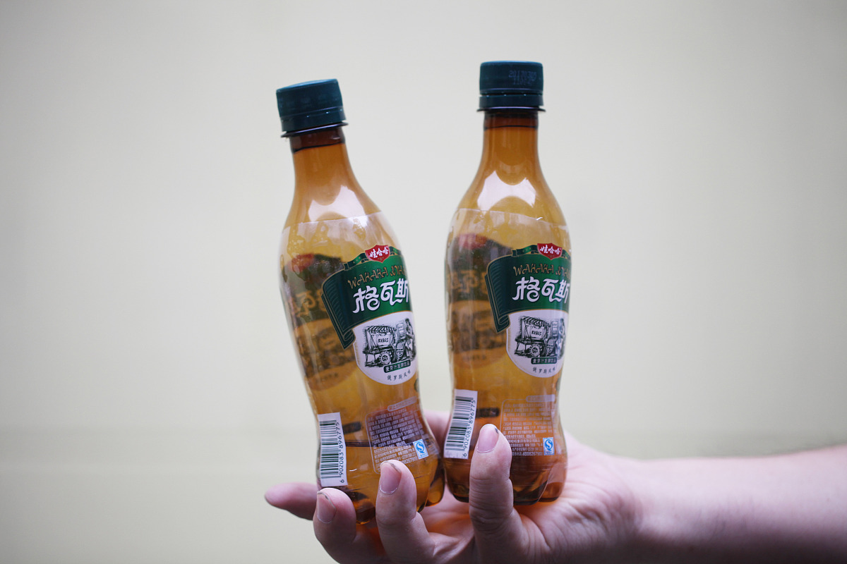 写一个相声形式的娃哈哈饮料广播广告
