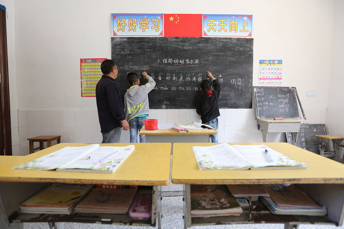 乡村教师李老师：用爱与责任诠释师德师风