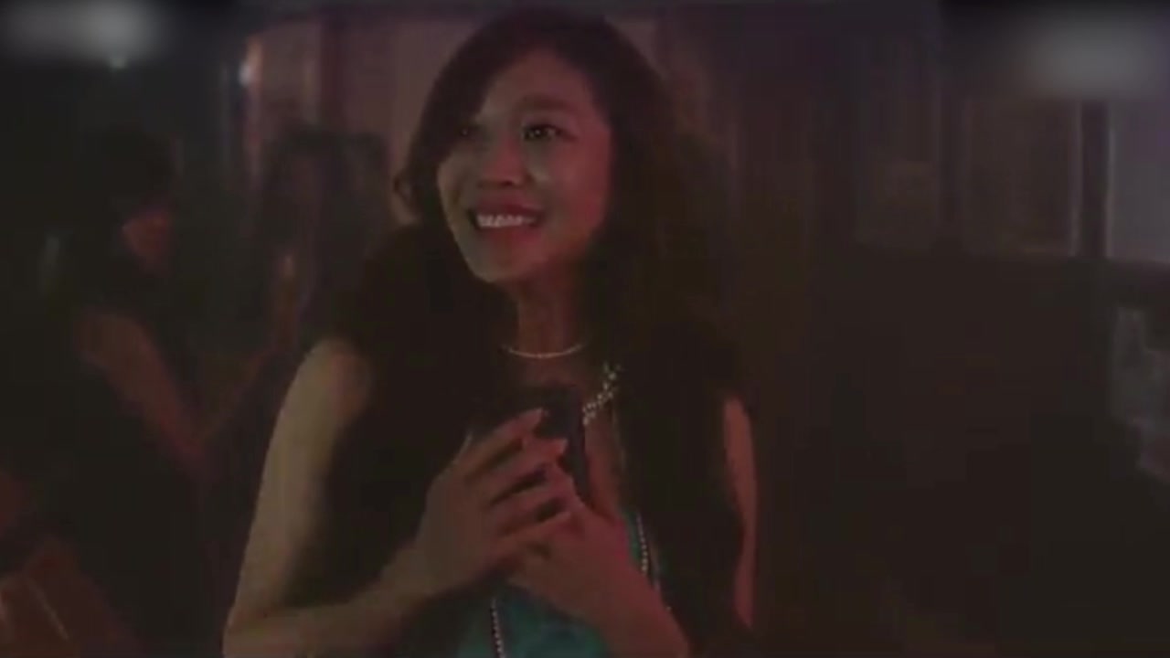 人鱼公主变成人类后第一次来到这里,穿礼服的样子比人类还美!