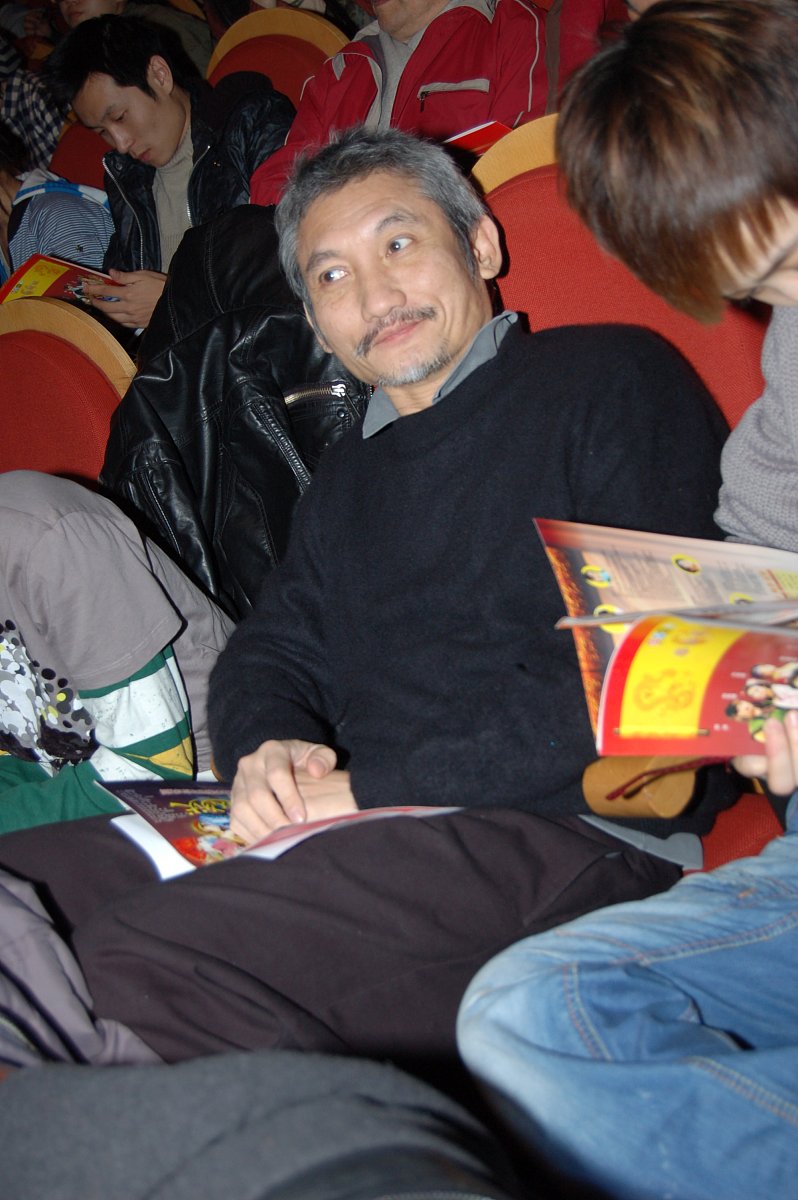 2007年 11月 27日 , 北京 , 古装 搞笑 音乐剧 《 奉旨 越狱 》 在 天