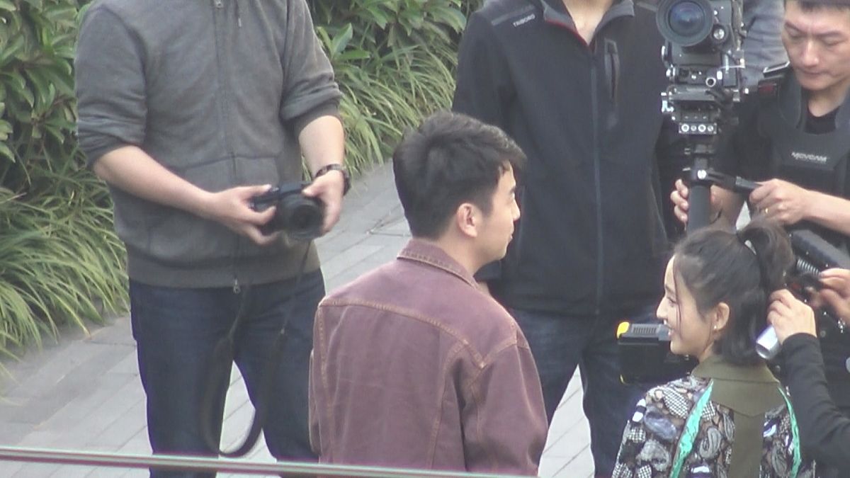 根据下面内容洗稿重新写一篇全新文章 #孙海洋称人贩子吴飞龙案将开庭#【#孙海洋不认同检方5年刑期建议#将提出加刑】4月2日孙海洋一家人V称人贩子吴飞龙案将于7日开庭自己不认同此前检方量刑建议将提出加刑。孙海洋称检方的量刑建议为5年就算改成10年自己也无法原谅吴飞龙此前自己预计提出附带民事诉讼的赔偿金额为580万元。孙海洋称将会在此次庭审中提出新证据希望能对拐卖者吴飞龙从严惩处。2日孙海洋发布视频称