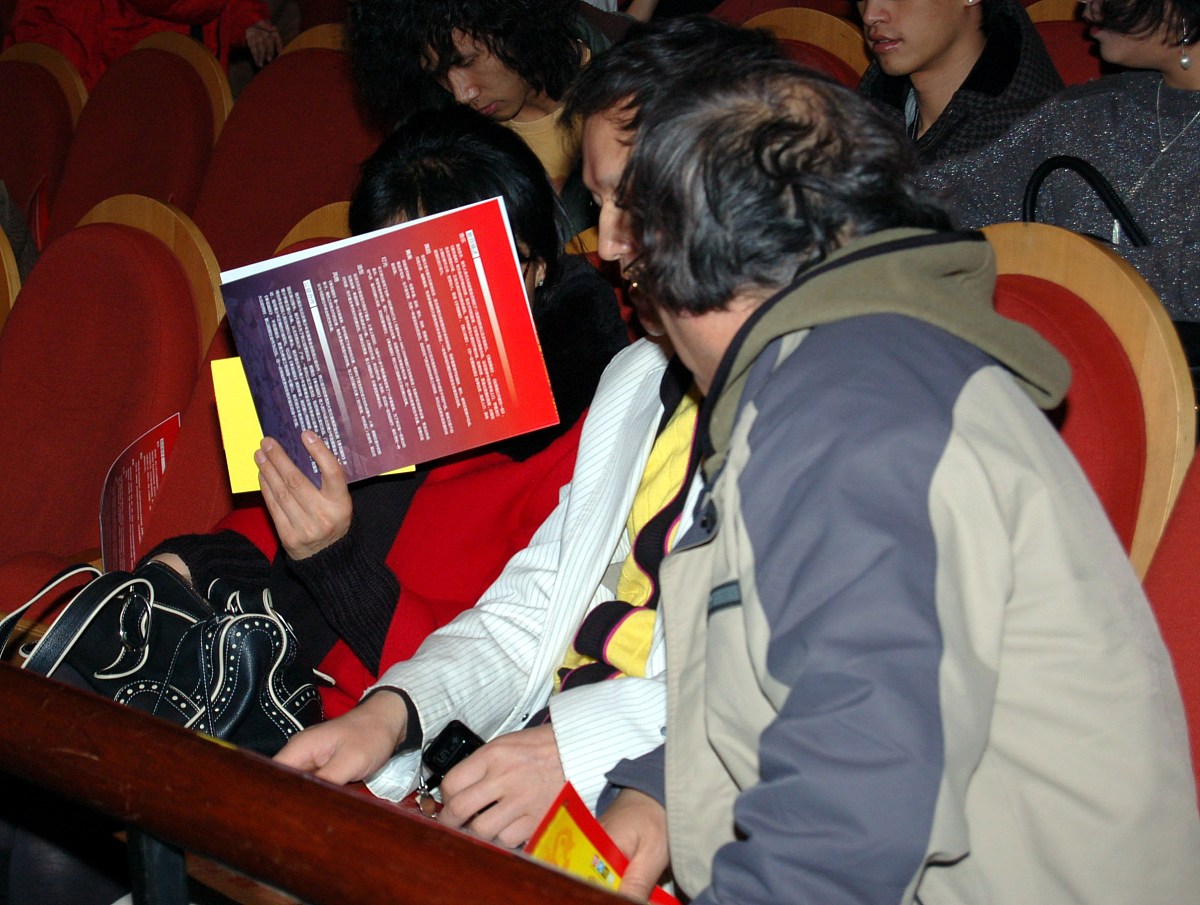 2007年 11月 27日 , 北京 , 古装 搞笑 音乐剧 《 奉旨 越狱 》 在 天