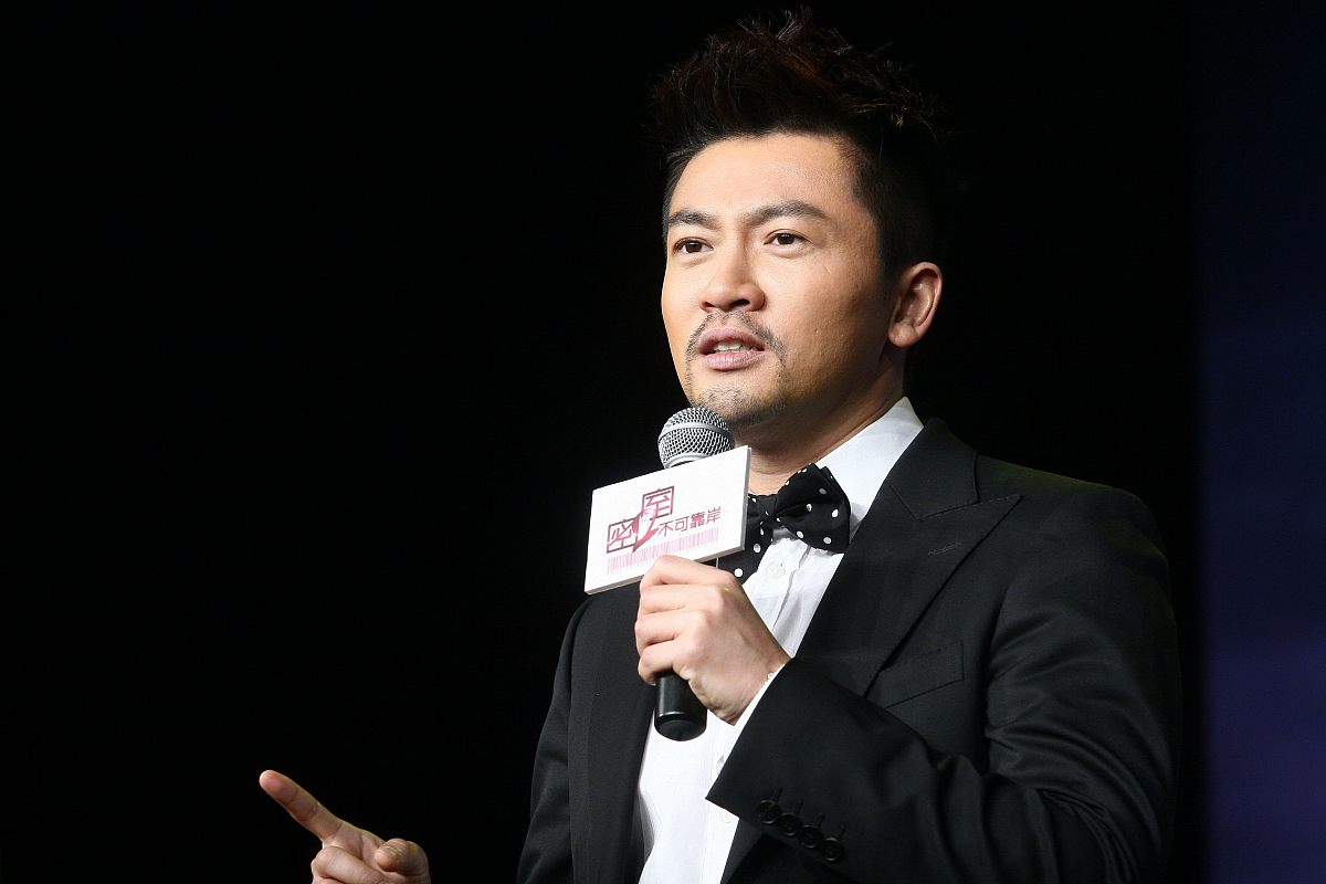 2011年10月4日,北京,电影《密室2》苏有朋在北京举行"侦稀有朋"影迷见