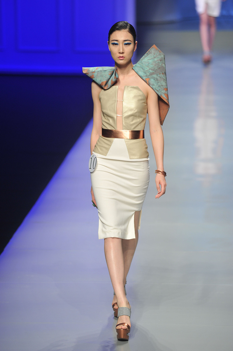 威宁县中专服装设计专业就业前景分析：就业方向、薪资待遇及挑战