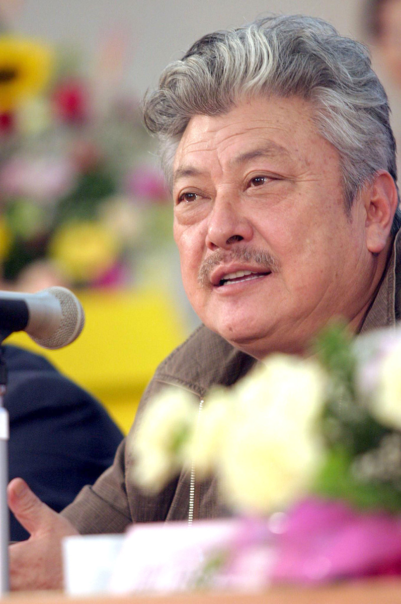 电影故事片《一轮明月》,2004年4月25日上午在拍摄地福建泉州召开新闻