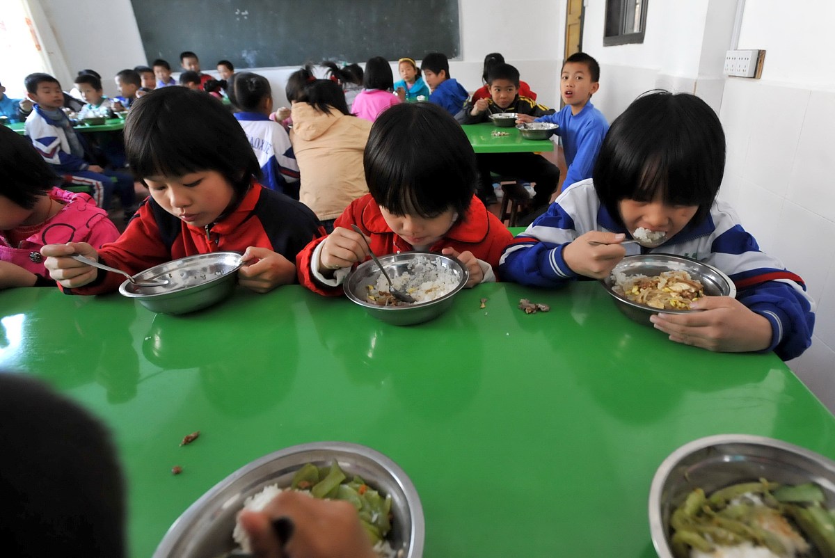 ***_***午餐时分,李静三姐妹一起用餐+++_+++留守孩子,托管妈妈,托管,