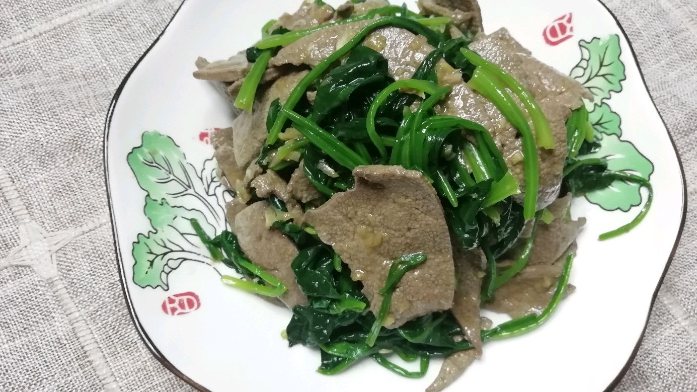 猪肝还可以凉拌着吃,做一道猪肝拌菠菜,好吃没腥味