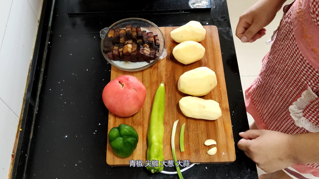 家中蔬菜样品多,来个炖菜营养又美味