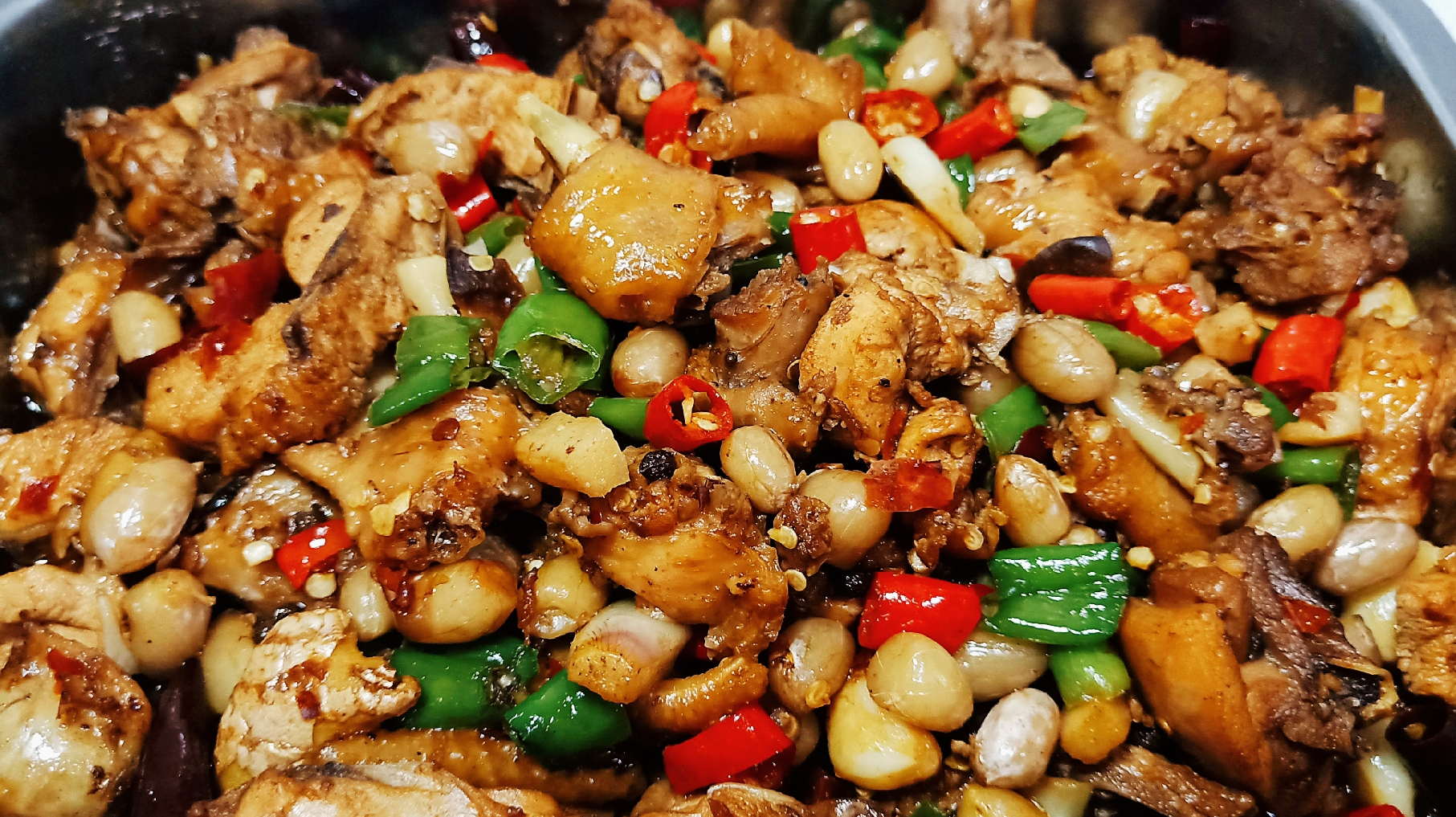 新鲜花生烧鸡,这样简单烧出来,一大盘不够吃