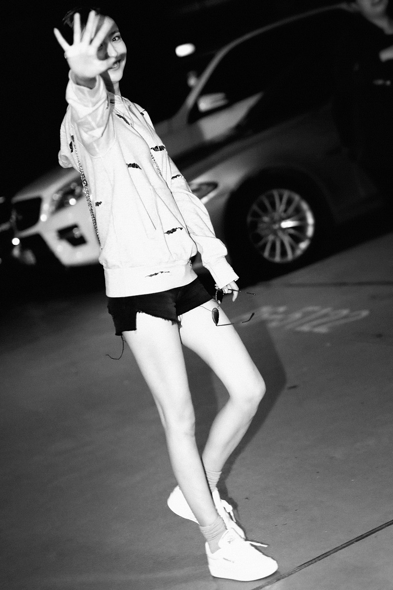 女士灰色卫衣：时尚舒适百搭，品质保证！