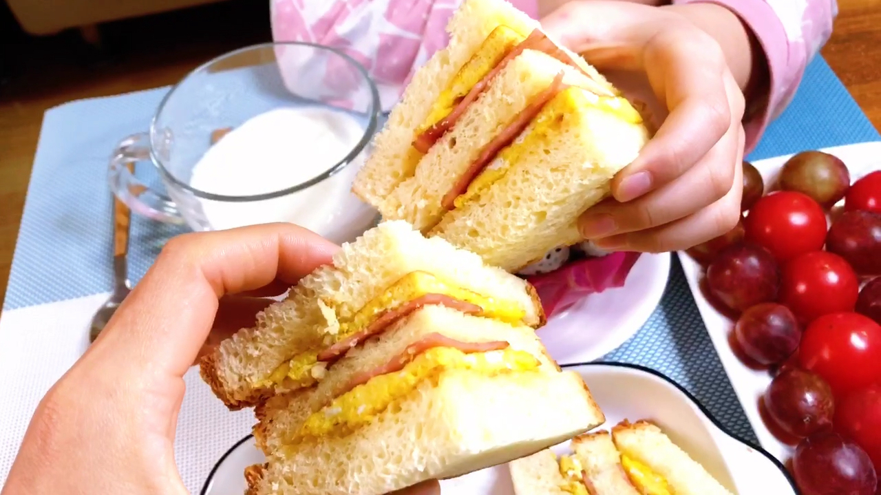 自制火腿鸡蛋三明治