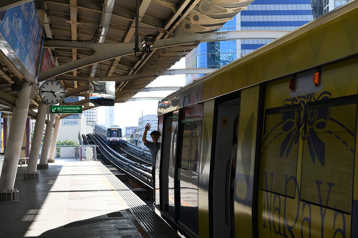 贵州职业学校轻轨行业专业就业前景广阔，未来可期