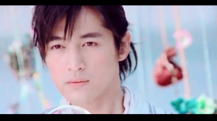 这首歌听了9年了,其中承载多少人青春回忆,每次听都沉醉其中!