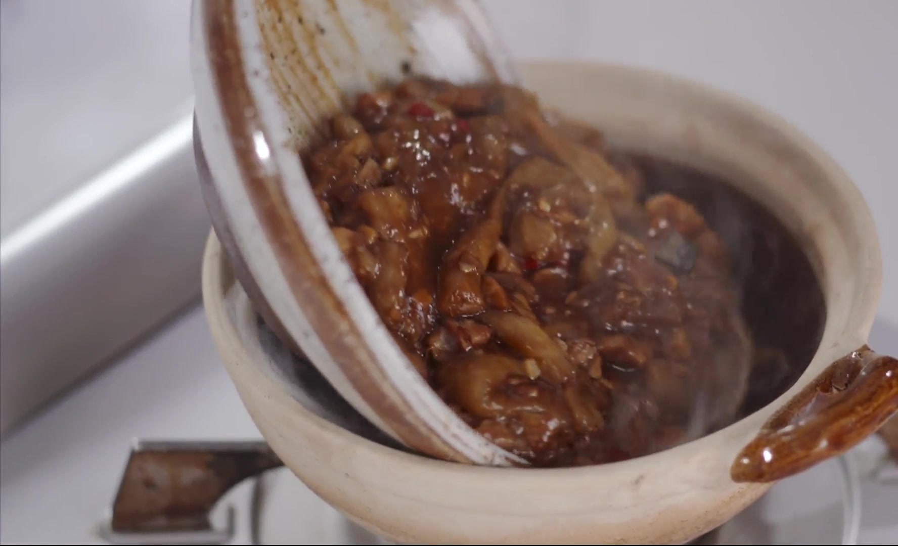 师傅教你做有鱼的鱼香茄子,嫩滑入味,配上米饭吃很赞哟