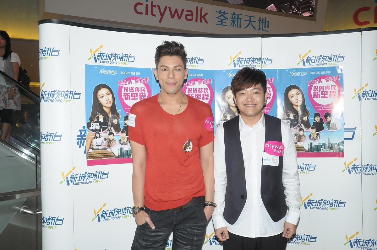 香港定居最新政策 香港定居最新政策我亲生母亲是香港永久居民我想申请出港定居。母亲已70几岁了可是我也有个妹在香港但她是嫁出去的根本照顾不到母亲我还可以申请定居香港吗？