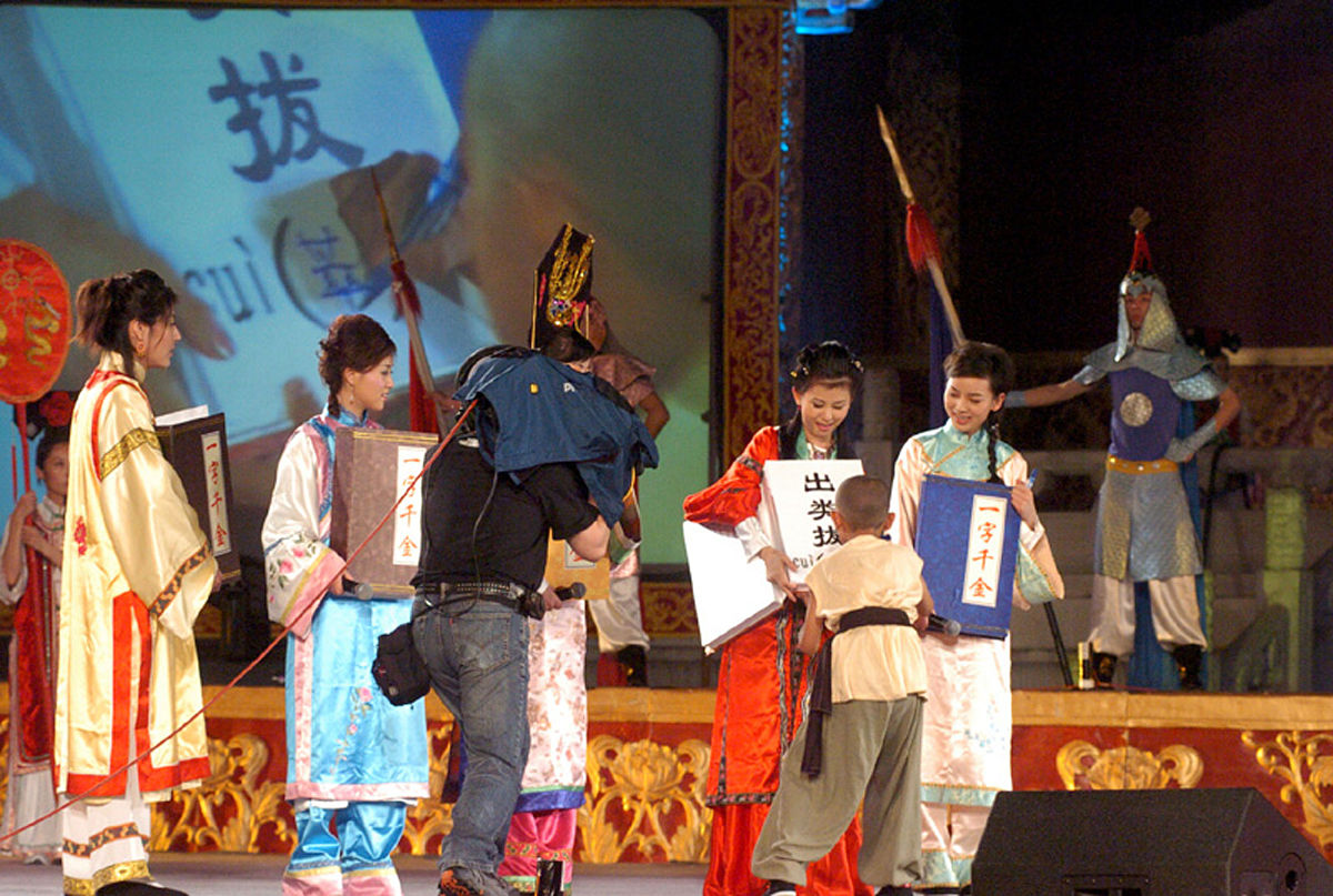 帮我查找小说《鹿鼎记》中韦小宝被独臂神尼抓走后双儿去皇宫找韦小宝的片段。