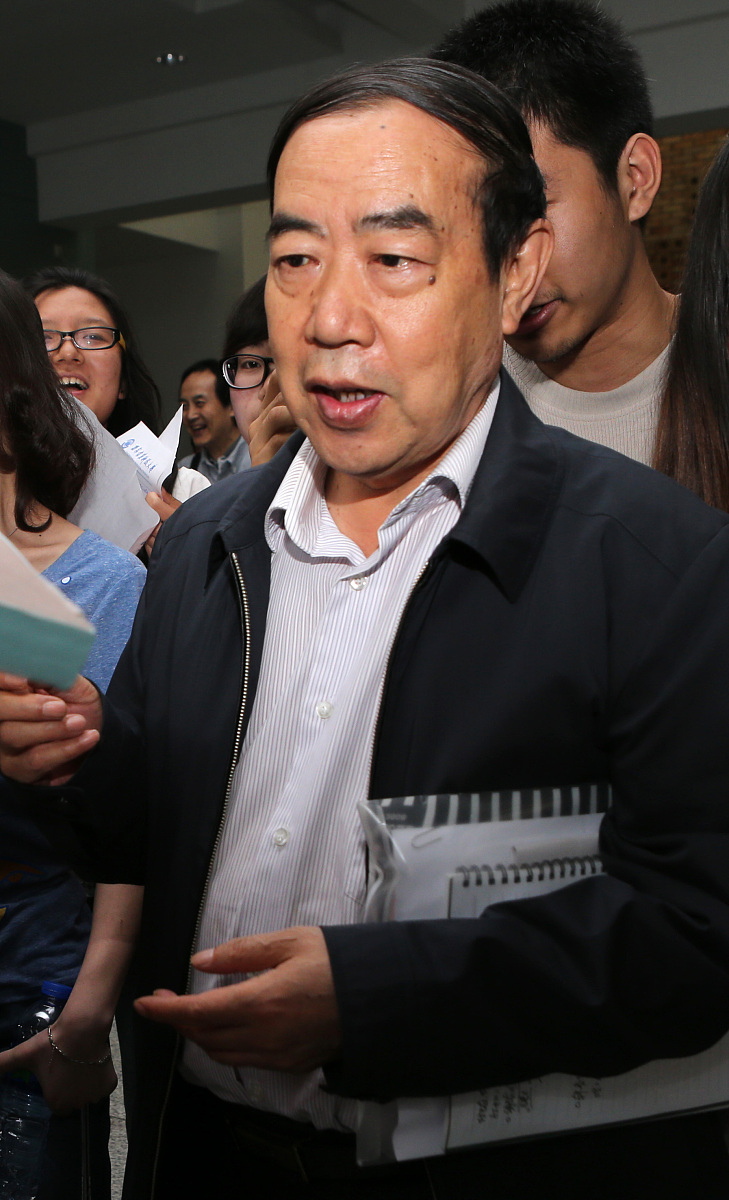 2013年05月25日,陕西省西安市,贾平凹长篇<strong>小说</strong>《带灯》研讨会在西安