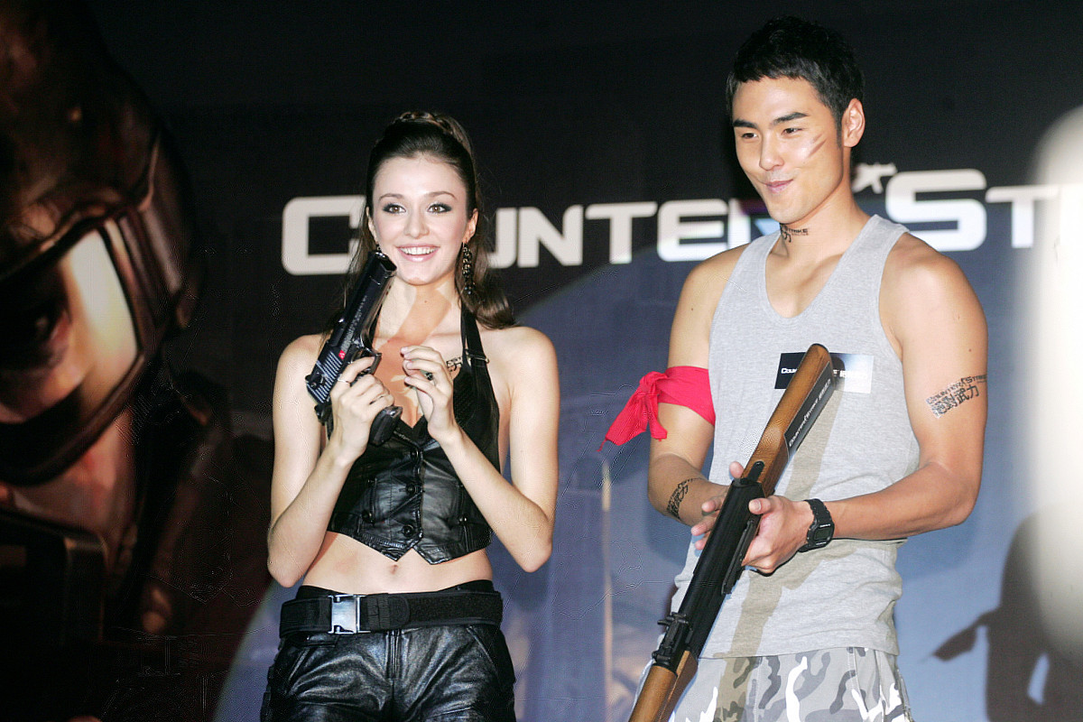 2008年7月22日,台北,在线游戏代言活动.阮经天  混血名模瑞莎+++_+++