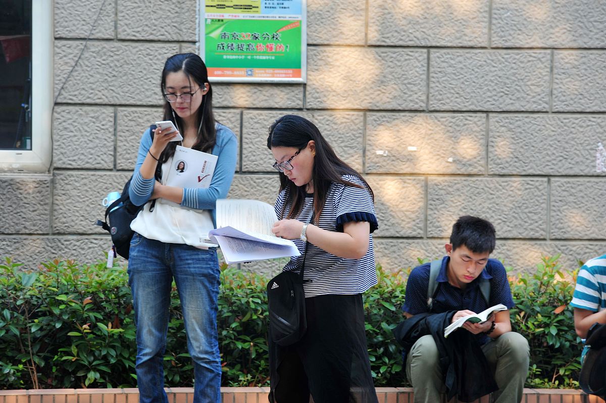大学生暑假兼职老师社会实践报告总结 - 2000字