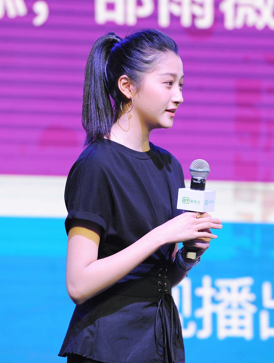 关晓彤艺考初试诵诗被叫停：已经尽力了