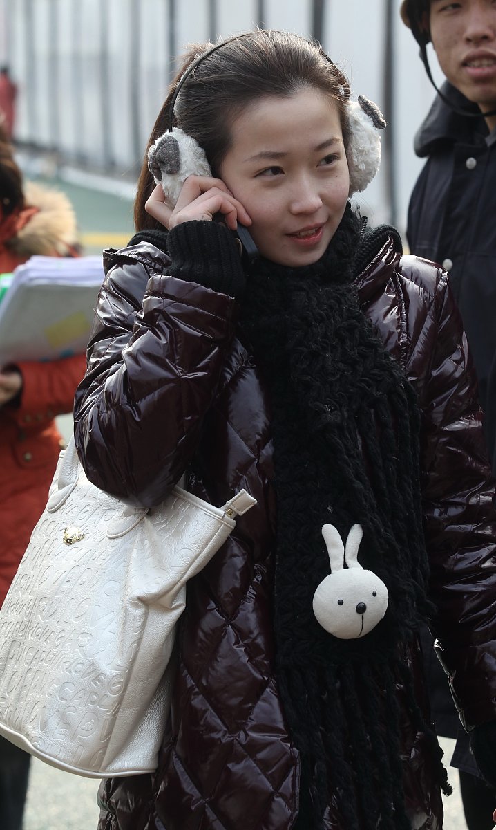 2011年3月3日讯,北京,近日,北京电影学院复试放榜众多美女考生前来看