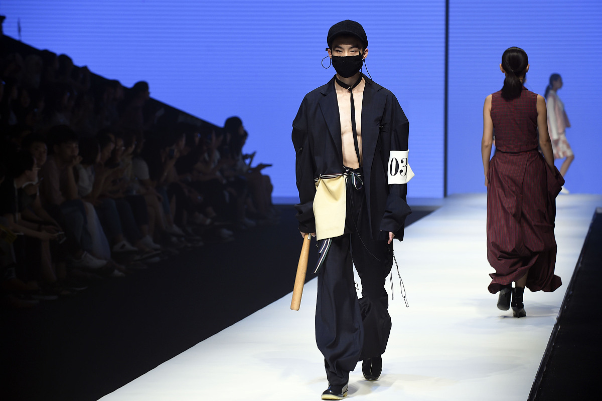 蚌埠工艺美术学校服装设计与工艺专业课程：培养艺术与设计人才