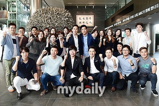 写一个介绍软文字数200字以内向目标受众如企业高管和中小企业主介绍自己的团队团队亮点包括1、团队成员来自华为、富士康等多个知名制造企业的核心高管。2、均有自己成功创业经验。3、涉及软件开发、TOC、6sigma、精益生产、自动化设备等多个领域的专家。