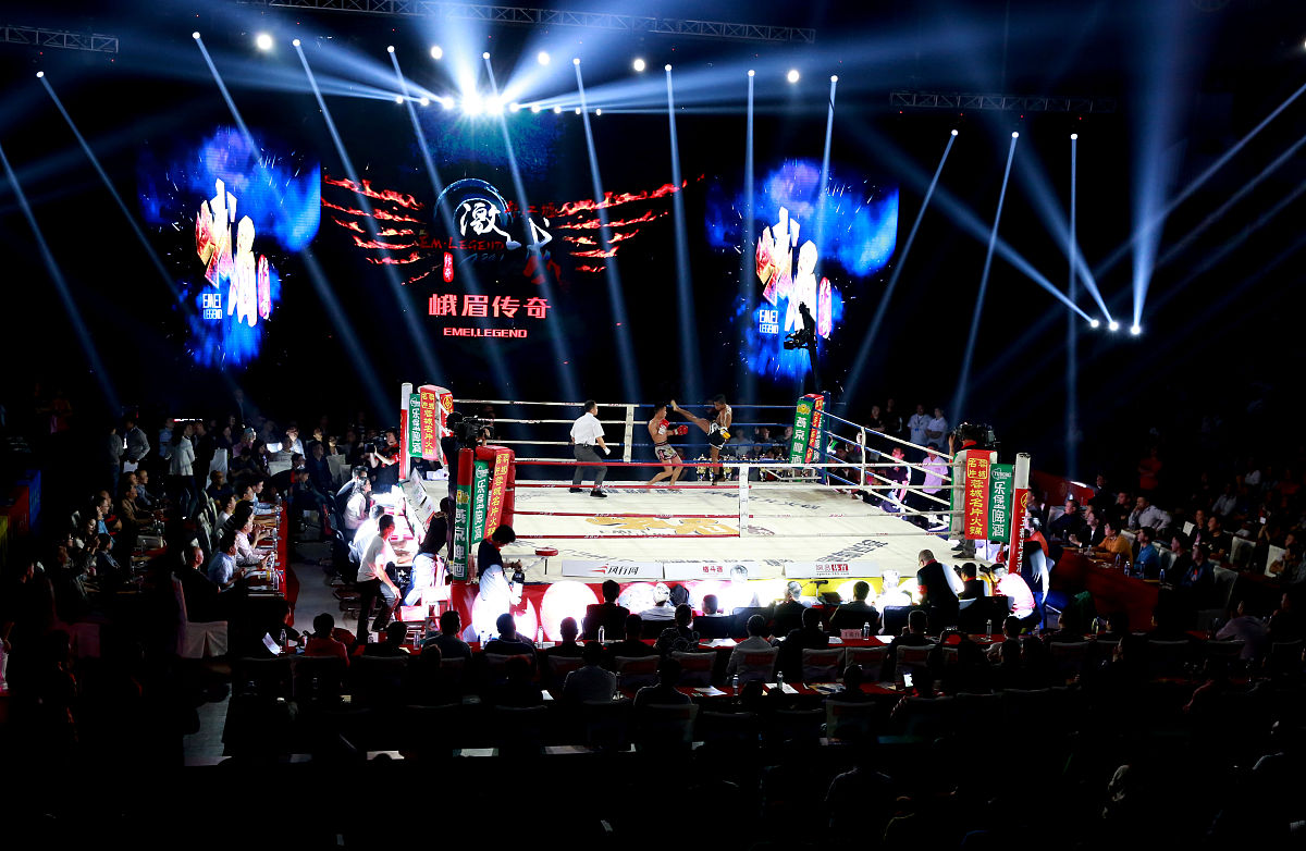 帮我想30个类似：对决再次燃起精彩不断上演的标题