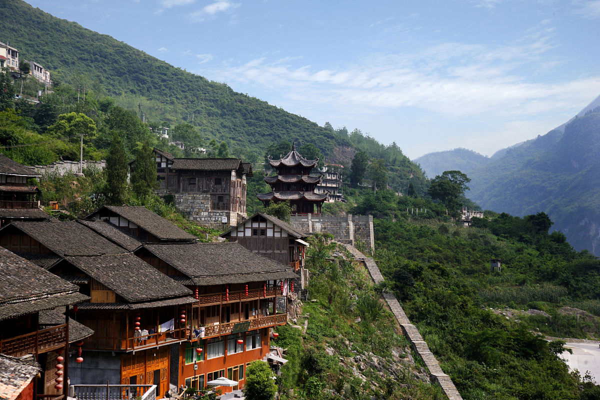 重庆文化风俗人情探析：山地江河文化与西南地区比较